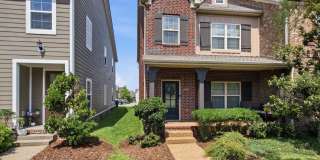 Beautiful 3 Bedroom, 3 Bath Townhome Minutes from Downtown Franklin Gallery 1