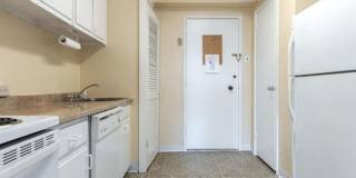 Spacious Tuscany/Canterbury 1bd/1ba Condo with W/D! Available 8/14 Gallery 21