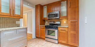 Beautifully remodeled campus home! Gallery 13