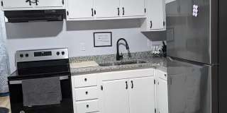 Room in 3 Bedroom Home at Merrill Pl Gallery 5