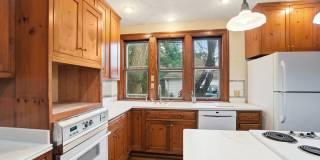 Private House on iuka ave Ravine – Central Campus – Newly Renovated - Flexible Pricing Gallery 19