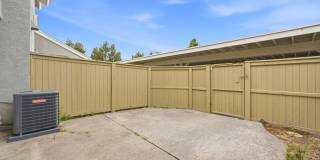 Spacious Two Story Townhome in Woodbridge Gallery 16