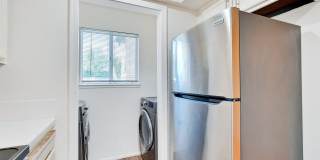 Hidden Silicon Valley Oasis! 2BR/2.5BA Townhome with TWO Private Patios, 2 Dedicated Parking Spaces, Pool, Tennis Courts & Utilities Included! Gallery 22