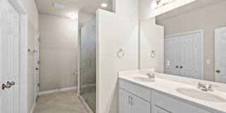 Beautiful 4bd/3.5ba Home! Upstairs Bonus Room & Faces Greenbelt in South Austin! Gallery 15