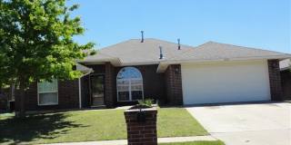 Spacious 4 bed, 2 bath, 2 garage home just 1.5 miles from OU Campus Gallery 1