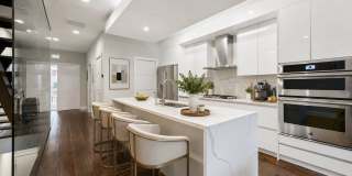 Philly Magazine-Featured Luxury 3 Bed Condo with Huge Roof Deck & Skyline Views Gallery 11