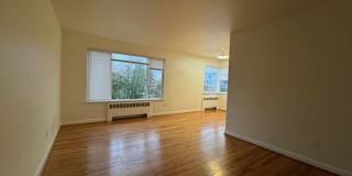 North Admiral 1BR, Small 4-Unit Building, Top Floor! Gallery 7