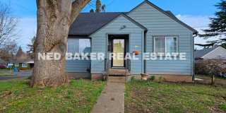 4Bd/2Ba Two Story Home - For Viewing! Gallery 1