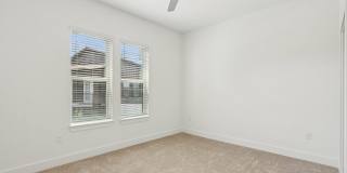 Maggie Flats Gallery 87