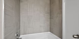 Charming NEWLY REMODELED 4BR Duplex in Aurora Gallery 20