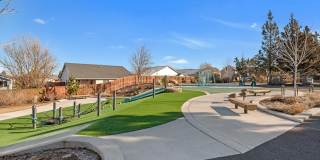 Beautiful townhome in Empire Crossing with mountain views! Beautiful townhome in Empire Crossing with mountain views! Gallery 5