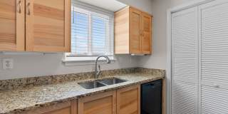 Beachfront 2BR/2BA Condo with Water Views in Norfolk – Water Included Gallery 4
