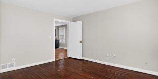 4 Bedroom, 1.5 Bath house in Shelby Park, Fenced, Off-street Parking, Pets OKAY! Gallery 8