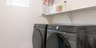 2930 N RAVEN -- Gallery 23