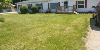 Bright & Spacious 3-BR Retreat on Huge Lot – Minutes to Downtown Davison & I-69 Gallery 1