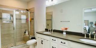 Beautiful 4BR Townhouse in Ballantyne Gallery 19