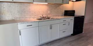 Cozy Duplex Unit Available NOW! Gallery 1