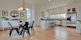 Stunning 4 Bed 2.5 Bath Steps from Willards Beach UNFURNISHED Gallery 16