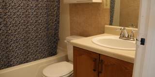 Efficiency Apartment Close to AU Campus Gallery 13