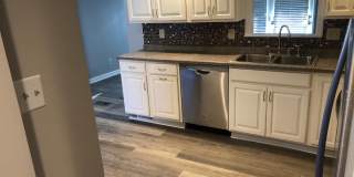 Upper St. Clair - 3 BR Split Entry House, Garage, Central Air! Gallery 3