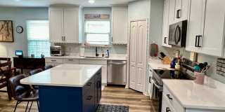 5 bedroom home with fenced in yard!!! Gallery 7