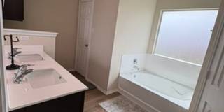 3 bedroom 2 bath open concept Gallery 8