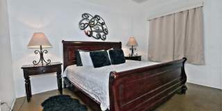 1923 W Earll Drive Gallery 24