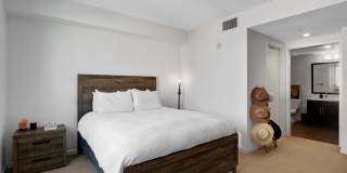 The Metropolitan at Larchmont Village Gallery 14