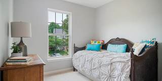 Beautiful & Comfortable 3 Bed 4 Bath End Unit Gallery 14