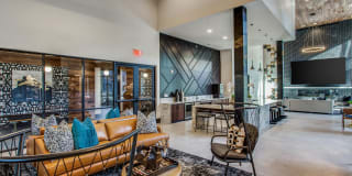 Aura Thirty2 Aura Thirty2 Gallery 2