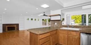 South Rose Hill 4 Bedroom with Entertainment Deck Gallery 9
