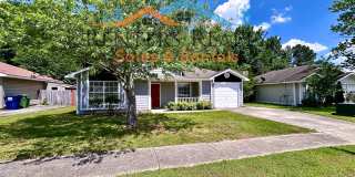 3 Bedroom House with Open Floor Plan & Privacy Fence Gallery 1