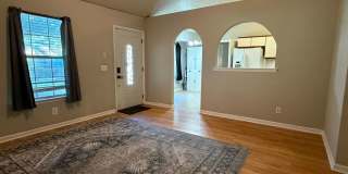AVAILABLE NOW! (Pet Friendly) Gallery 3