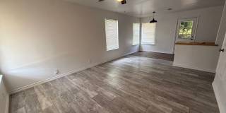 Charming 3-Bedroom Home with Hardwood Floors & Spacious Backyard Gallery 4