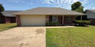 3 Bed 2 Bath House With 2 Car Garage. Gallery 1