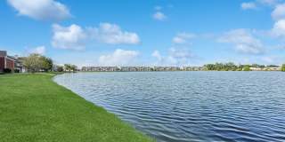 Grand Lakeside Escape: Spacious 3-Bedroom Retreat in Lakeshore Community Gallery 14