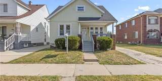 5444 Kenilworth Street Gallery 1