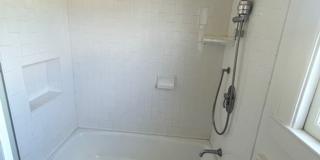Great House in Oakland with a yard! 2 Beds, 1 Bath Gallery 57