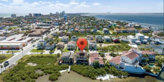 208 W Saturn Ln Gallery 33