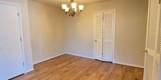 3611 North Drexel Boulevard Gallery 7