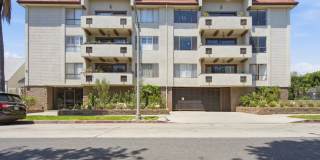 Prime L.A. Location Steps from Beverly Hills | 2 BR / 2.5 BA Home-Like Condo Gallery 1