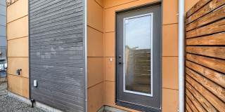 Beautiful 2 Bed Townhome Conveniently Located In Seattle! Gallery 3