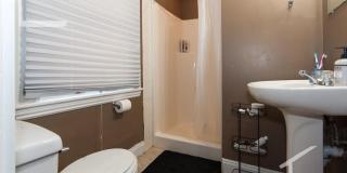 Student Friendly Housing near BU w 2 bathrooms!  Laundry in  Unit Gallery 7