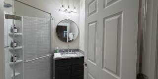 406 E 6th St - 4 Bed/4 Bath - Fully Furnished - Located Right By Kirkwood! Gallery 18