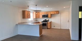 3 Bedroom Home With Large Backyard on West Side Gallery 7