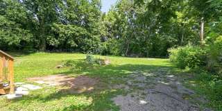 Charming 2BR Duplex in Oak Ridge Gallery 14