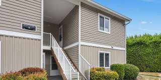 Charming Kirkland Condo – 1 Bed | 1 Bath | 706 SF Charming Kirkland Condo – 1 Bed | 1 Bath | 706 SF Gallery 1