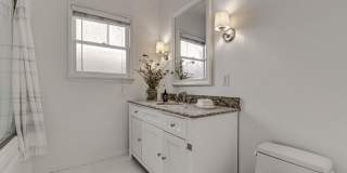 852 11th St Gallery 19