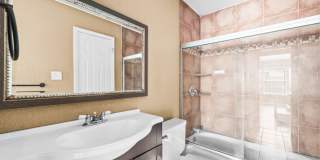 Townhouse for Rent – 2 Bed / 1 Bath Gallery 12