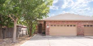3 Bedroom Duplex with 2 Car Garage located in New Braunfels! Gallery 1